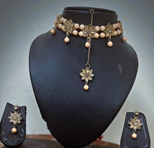 Trendy Kundan Flower Choker with Pearls with Maang Tikka for Women and Girls